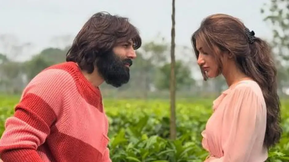 Kartik Aaryan and Sreeleela spotted on cozy chai date in Darjeeling