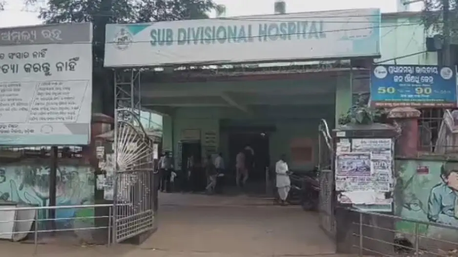Oxygen cylinder inside ambulance explodes in Odisha, 2 sustain critical injuries