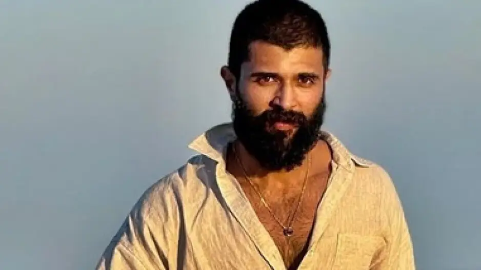 Vijay Deverakonda drops photos from his latest vacay, users ask 'where is Rashmika?'