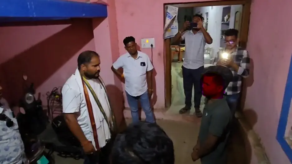 BJD workers thrash youth black and blue in Subarnapur âkangaroo court,â video goes viral