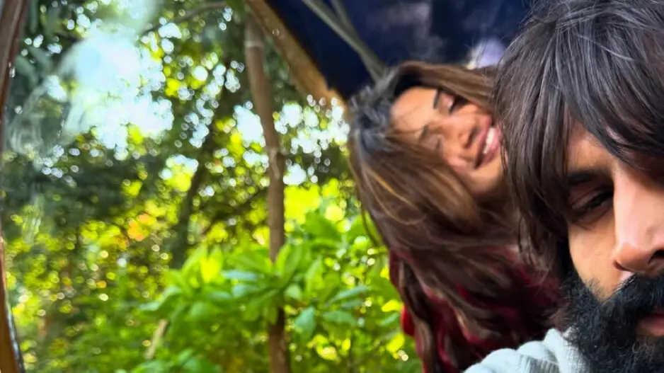 Kartik Aaryan drops adorable selfie with rumoured GF Sreeleela after schedule wrap; fans troubled with...!