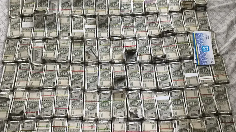 Odisha Engineer, who threw cash bundles out of window during Vigilance raid, arrested