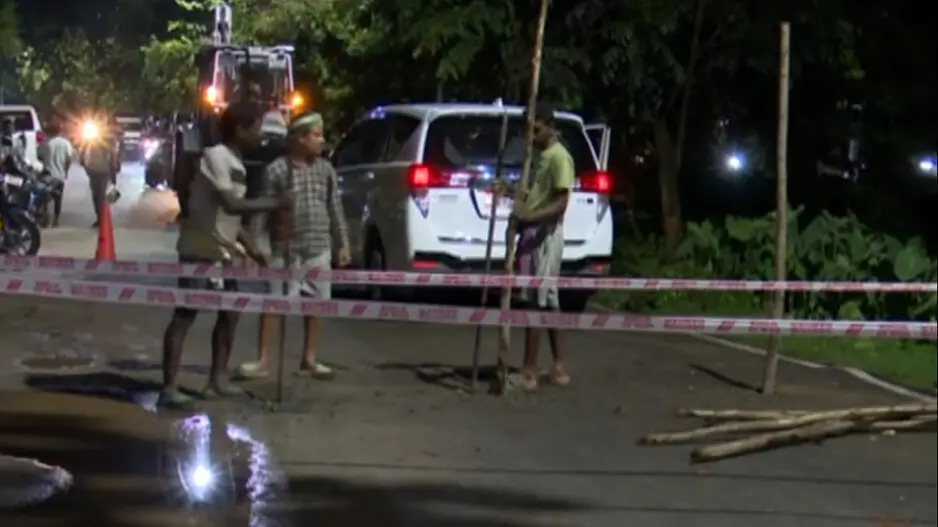 Road in Bhubaneswar caves in amid heavy rain, local residents express concern
