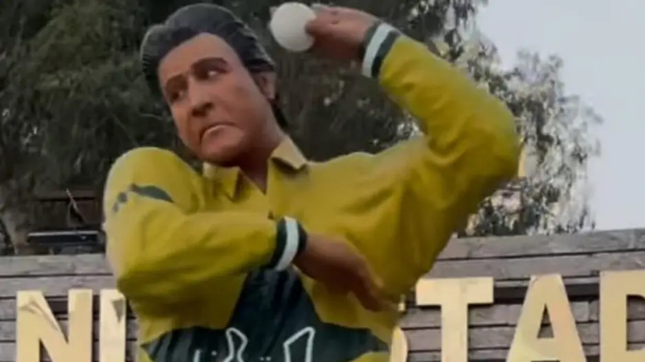 Pakistan great Wasim Akram’s bizarre statue in Hyderabad triggers meme fest