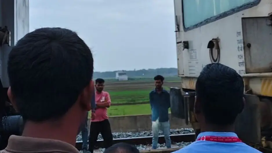 Coach of Hirakhand Express gets detached, all passengers safe