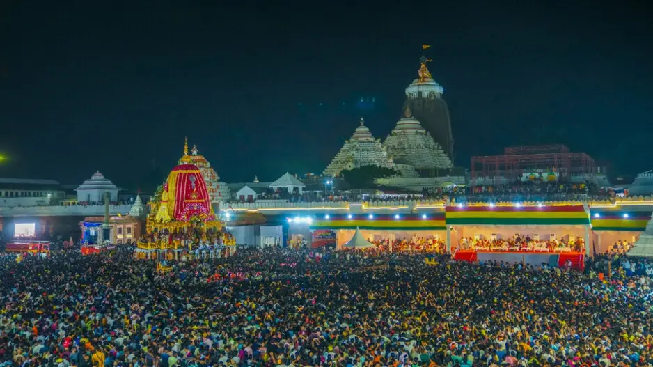 Rath Yatra 2025: Chants of 'Jai Jagannath' and 'Hari Bol’ echo in Puri; chariots to resume journey on Saturday 9:30 AM