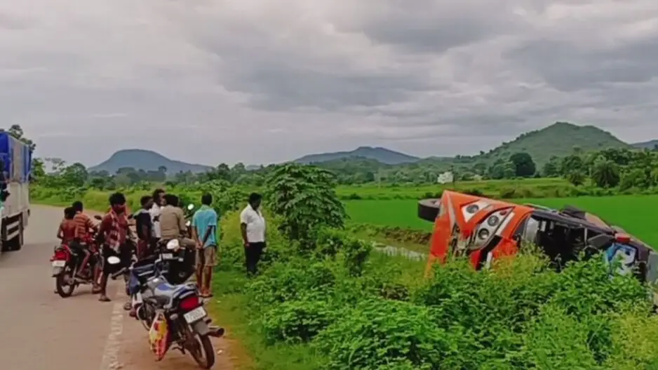 Bus overturns in Nayagarh; 17 passengers injured, 4 critical