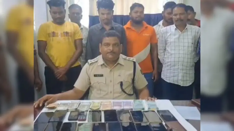 Gambling den busted during Janmashtami festivitiy in Sundargarh; 14 held, 20 cars and 19 bikes seized