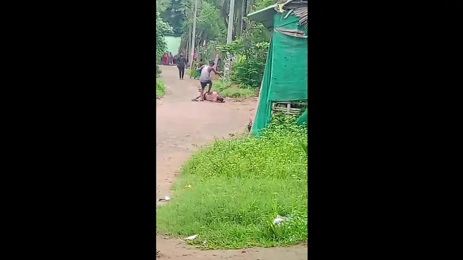 Video viral, yet no one intervenes! Odisha man mercilessly beats elderly uncle in public
