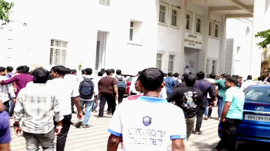 High drama at Utkal University: Students gherao Vice-Chancellor over eviction row