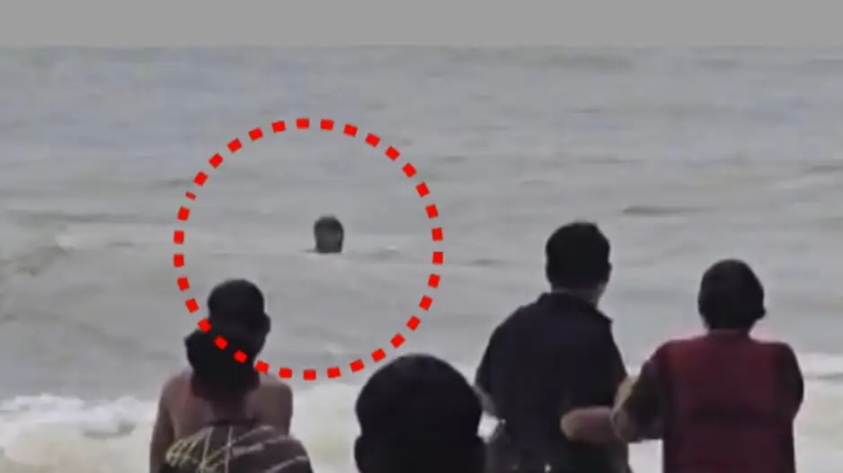 Tourist rescued by lifeguards while drowning in Puri sea