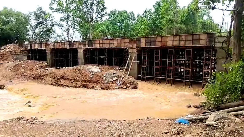 Heavy rain washes away crucial diversion road, cuts off access to NH-49 in Keonjhar