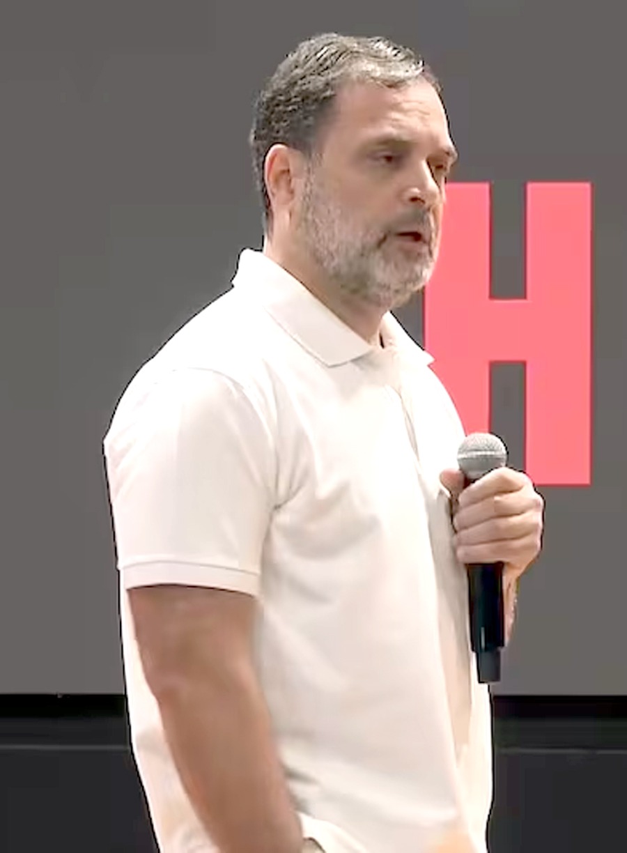 राहुल गांधी के हाइड्रोजन बम से निकली ब्राजीलियन मॉडल कौन? राहुल गांधी के हाइड्रोजन बम से निकली ब्राजीलियन मॉडल कौन?