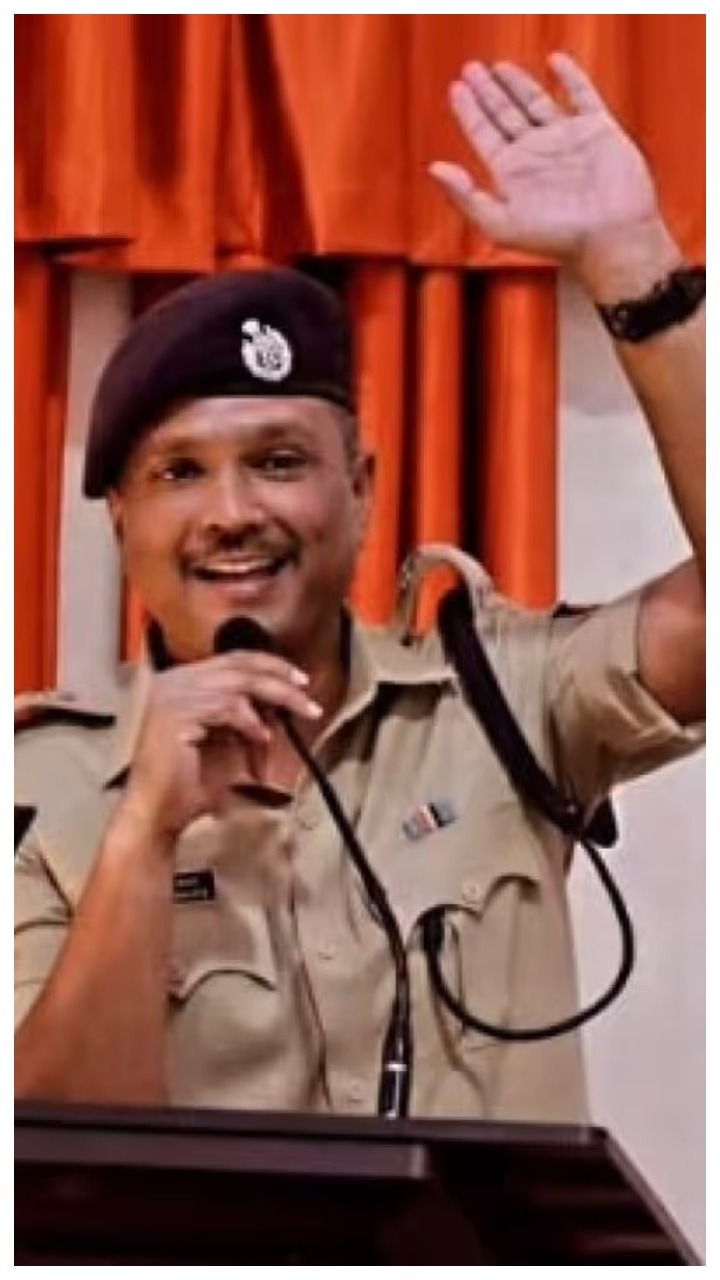 एसपी ऑफिस के बाहर बेचते थे सब्ज़ी, फिर ऐसे बने आईपीएस अधिकारी एसपी ऑफिस के बाहर बेचते थे सब्ज़ी, फिर ऐसे बने आईपीएस अधिकारी